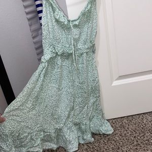 Kiwi & Punch, size medium, green and white